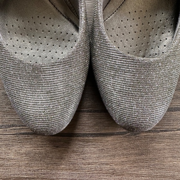 *LIFE STRIDE* Black x Gold Sparkle Heels Size 9.5 - Picture 5 of 10